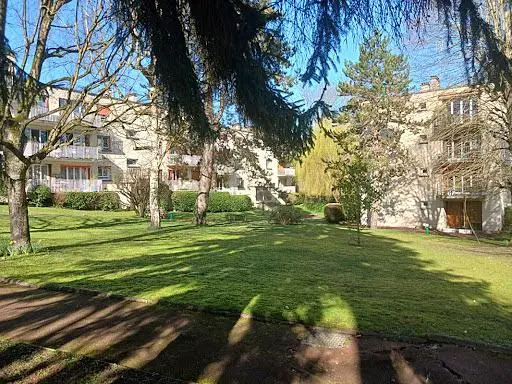 Кућа и околина; поглед, природно светло