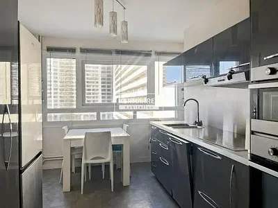 Кухиња; кухињски апарати, поглед, природно светло