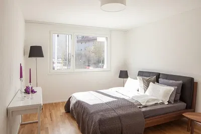 Schlafzimmer; tageslicht, holzboden