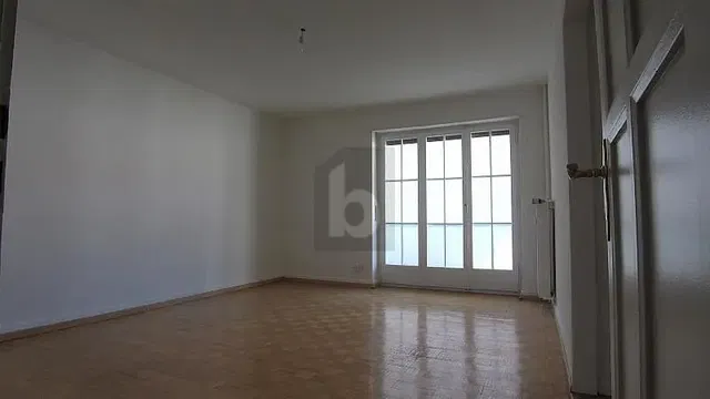 Obývací pokoj; přirozené světlo, dlažba