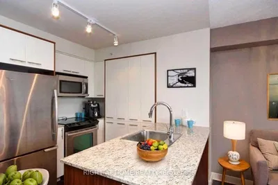 Cuisine; électroménager, lumière naturelle, style moderne