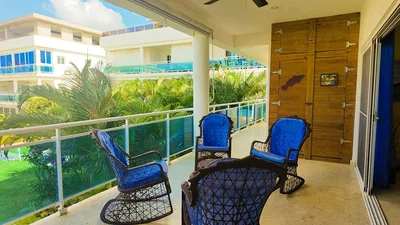 Balcony; view, natural light