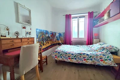 Спаваћа соба; природно светло, модерни стил