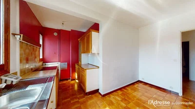 Кухиња; плочице, потребна реновација