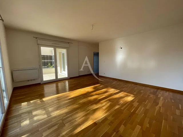 Living room; wood floor, natural light, view