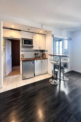 Cuisine; électroménager, lumière naturelle, style moderne