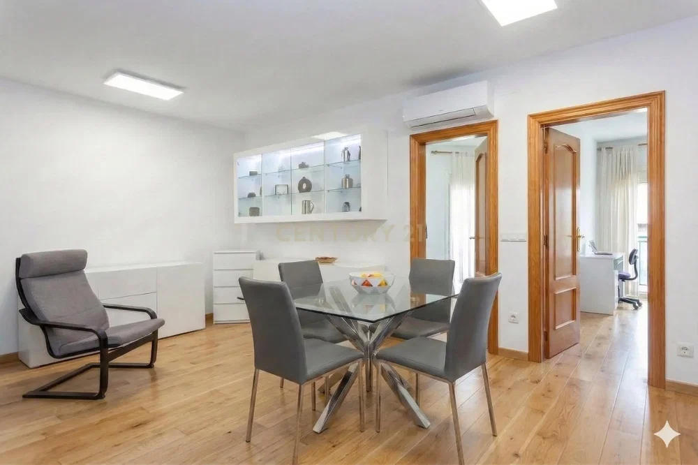 Living room; wood floor, natural light, modern style
