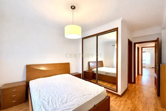Schlafzimmer; holzboden, tageslicht