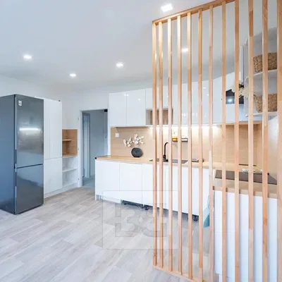 Küche; küchengeräte, tageslicht, moderner stil, holzboden