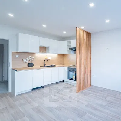 Küche; küchengeräte, renoviert, tageslicht, moderner stil, holzboden