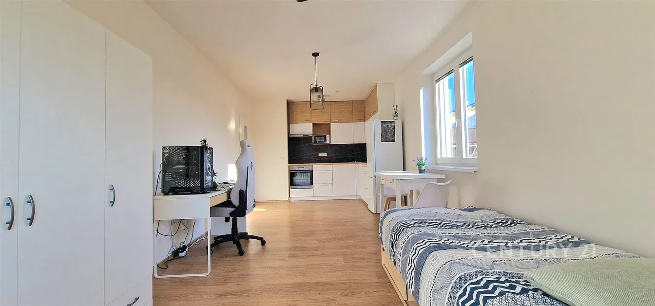 Slaapkamer; houten vloer, natuurlijk licht, moderne stijl