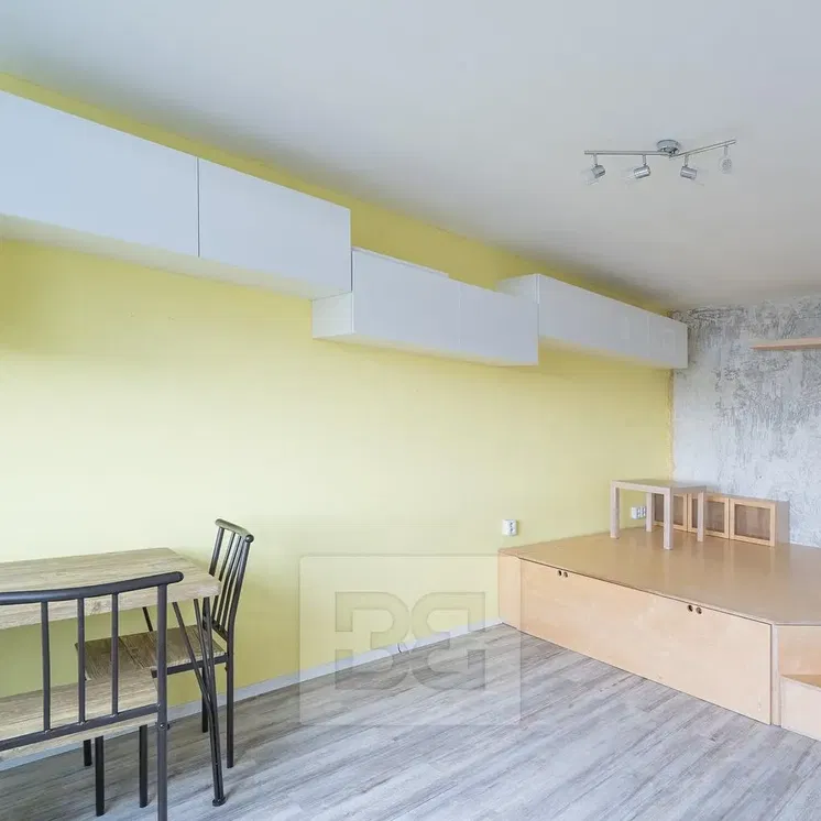 Keuken; houten vloer, natuurlijk licht, moderne stijl
