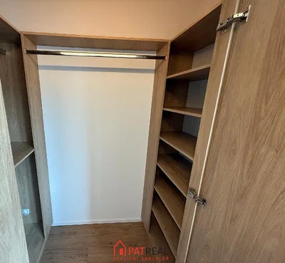 Kammer; holzboden, holzbalken