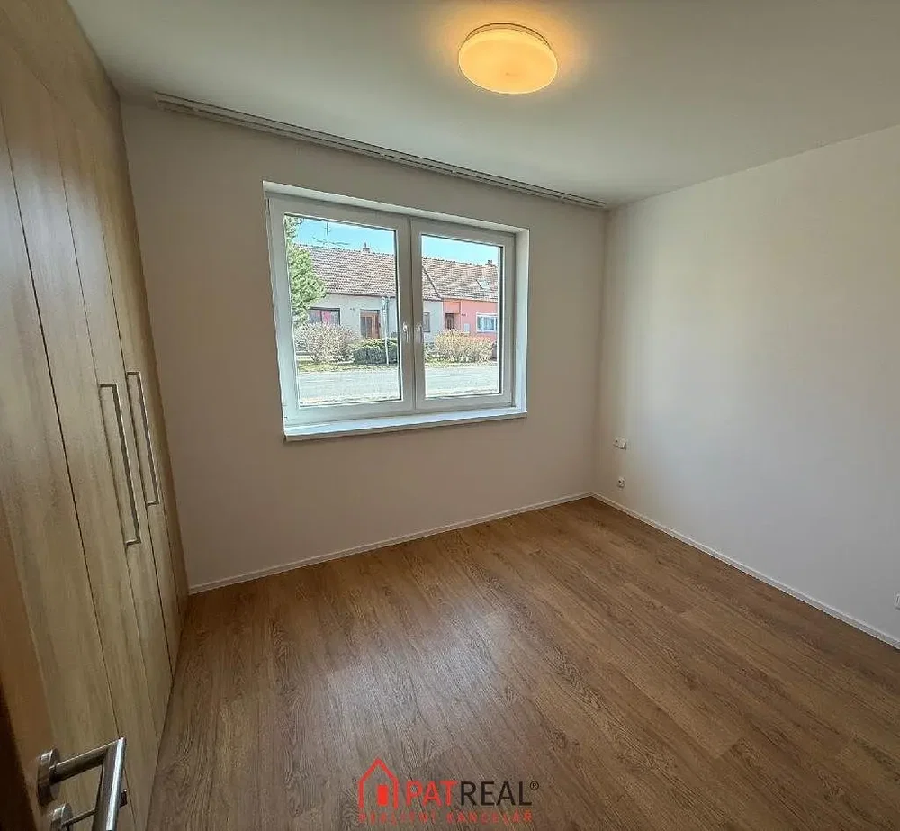 Schlafzimmer; blick, holzboden, tageslicht