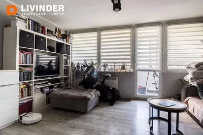 Oturma odası; manzara, ahşap zemin, doğal ışık, modern stil