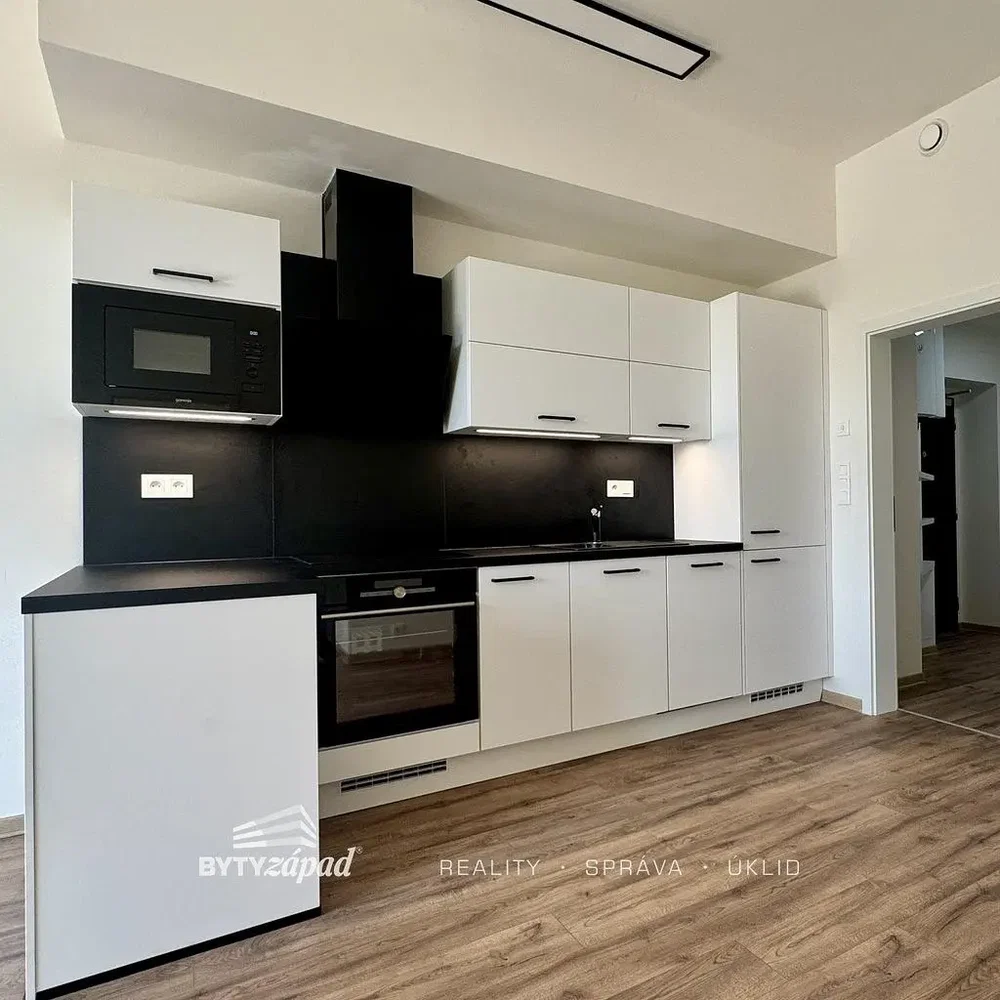 Küche; küchengeräte, renoviert, moderner stil