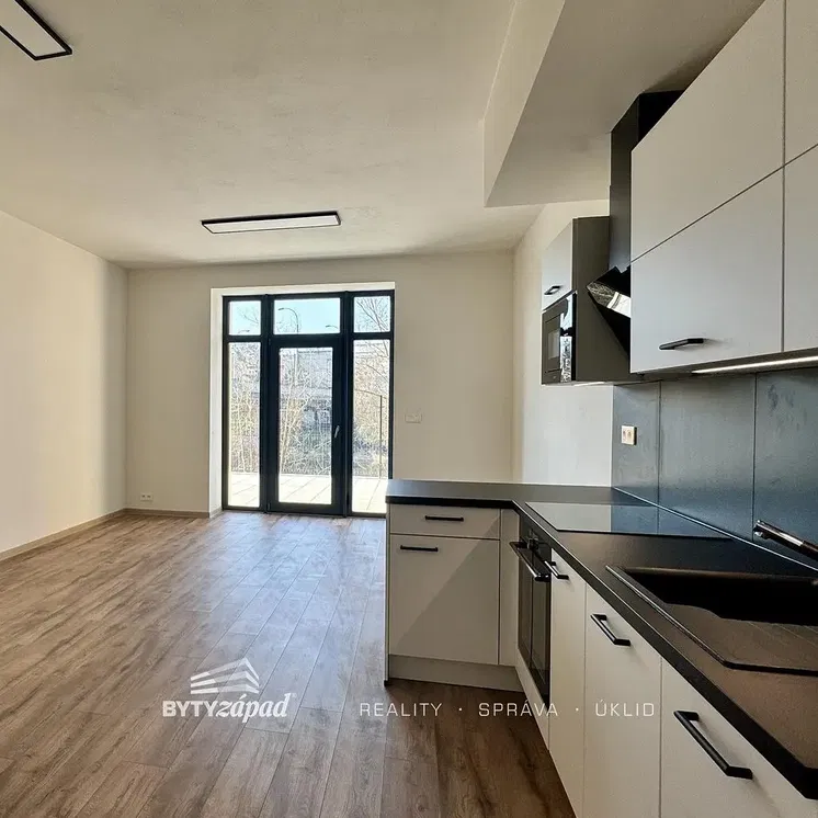 Küche; küchengeräte, tageslicht, moderner stil, holzboden