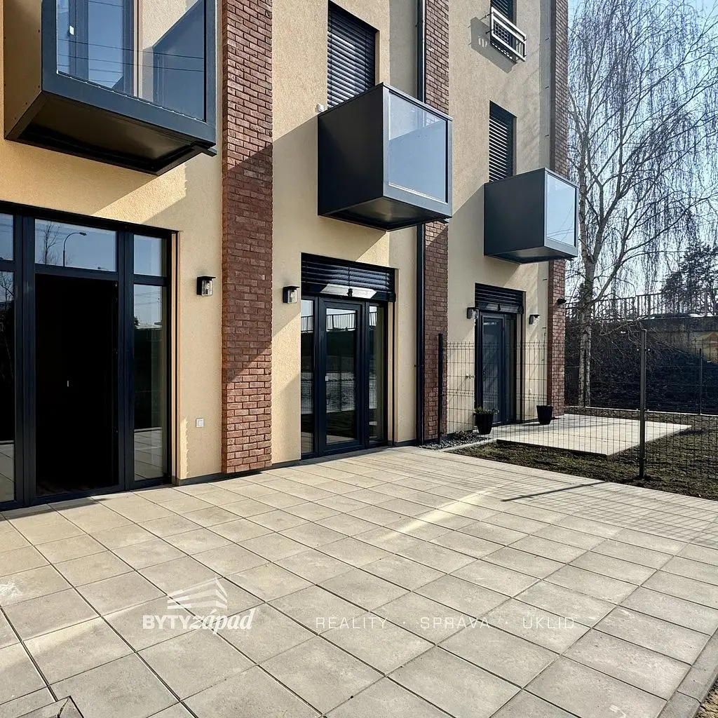 Haus und umgebung; blick
