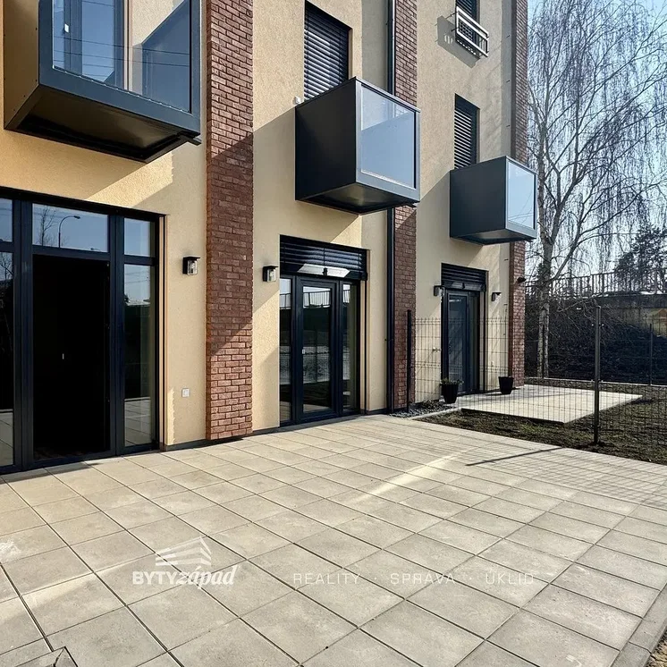 Haus und umgebung; blick