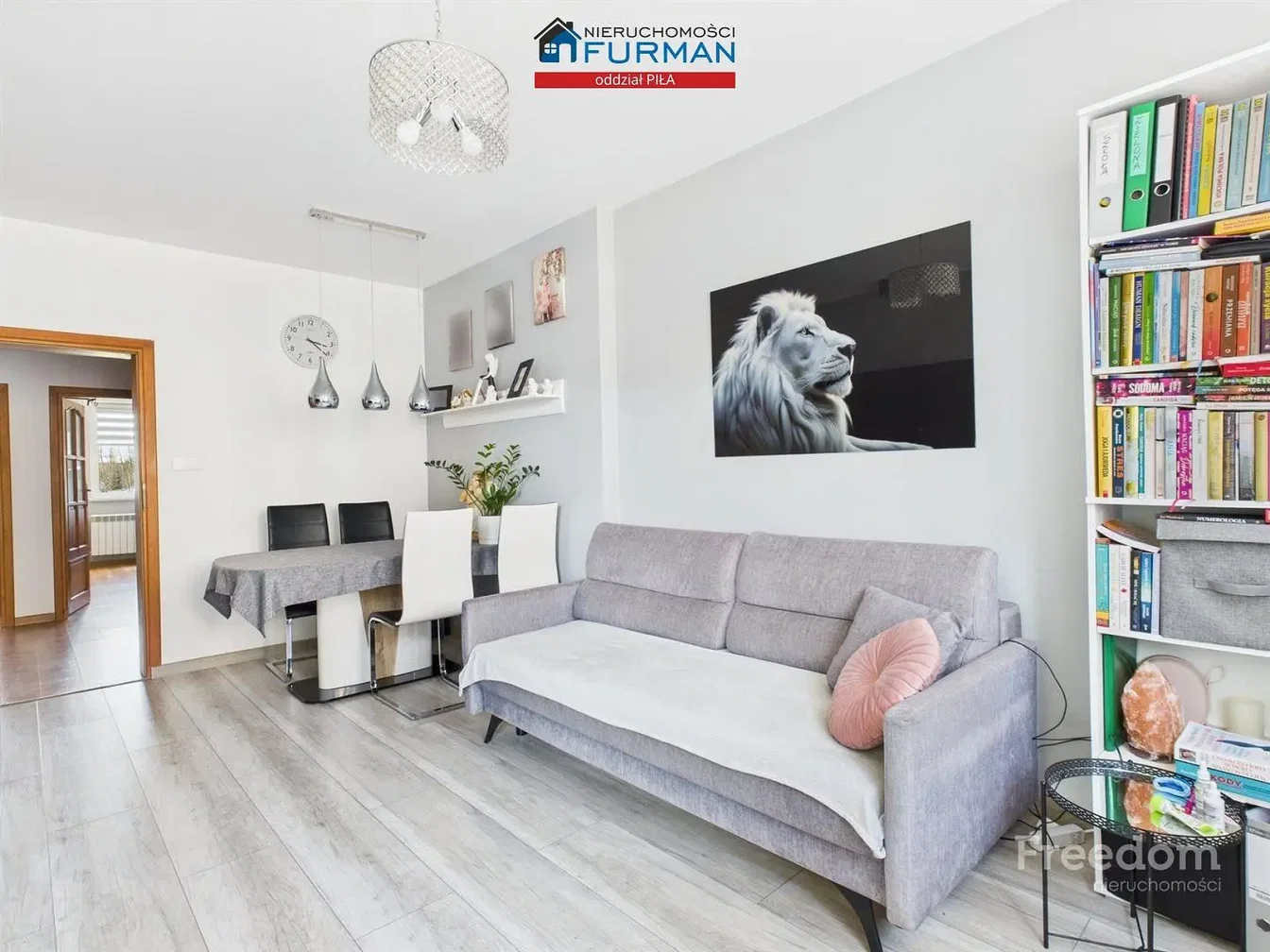 Dnevna soba; moderni stil, prirodno svjetlo, drveni pod