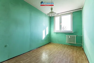 Spavaća soba; drveni pod, prirodno svjetlo, potrebna renovacija