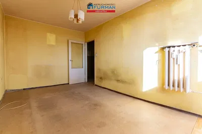 Ostalo; potrebna renovacija, prirodno svjetlo