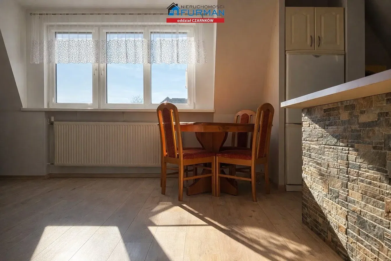 Kuhinja; pogled, drveni pod, prirodno svjetlo