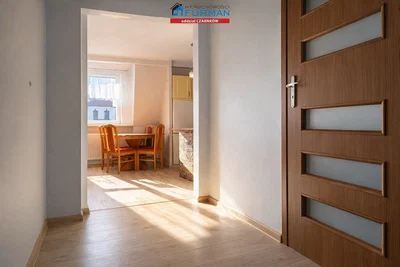 Kuhinja; prirodno svjetlo, drveni pod