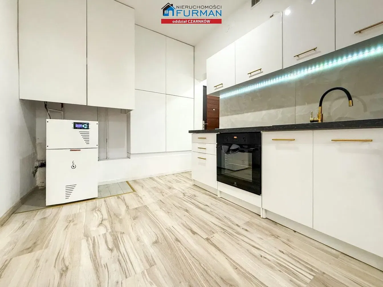 Kuhinja; kuhinjski aparati, renoviran, moderni stil