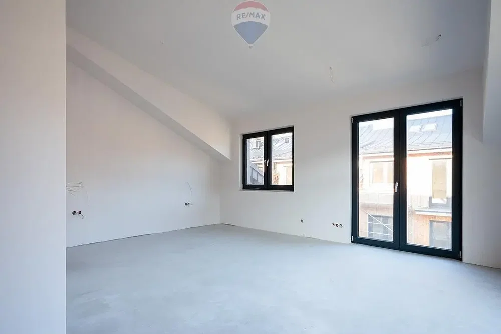 Ostalo; prirodno svjetlo, potrebna renovacija