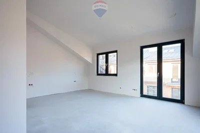 Ostalo; prirodno svjetlo, potrebna renovacija