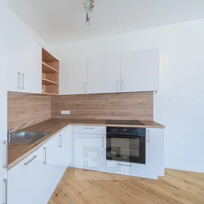 Küche; küchengeräte, holzboden, renoviert, tageslicht