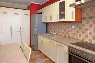 Mutfak; mutfak aletleri, fayans zemin, tadilatlı, doğal ışık