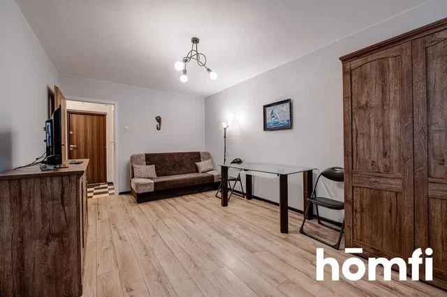 Living room; wood floor, natural light, modern style