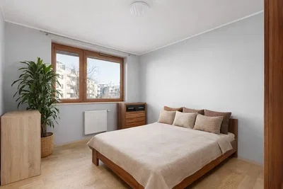 Spavaća soba; prirodno svjetlo, drveni pod