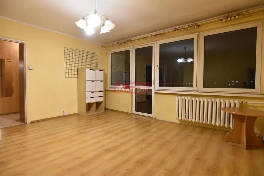 Wohnzimmer; holzboden, tageslicht