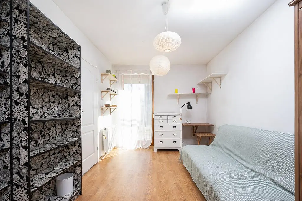 Chambre; lumière naturelle, parquet, style moderne