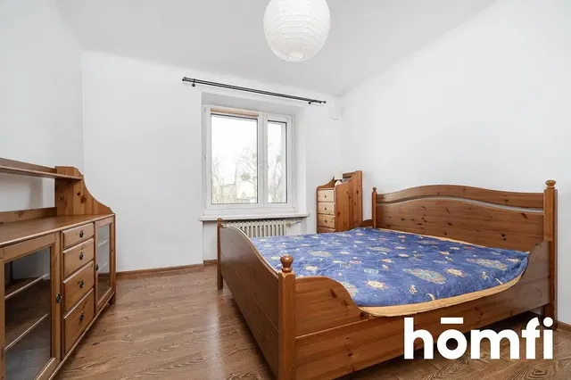 Schlafzimmer; holzboden, tageslicht
