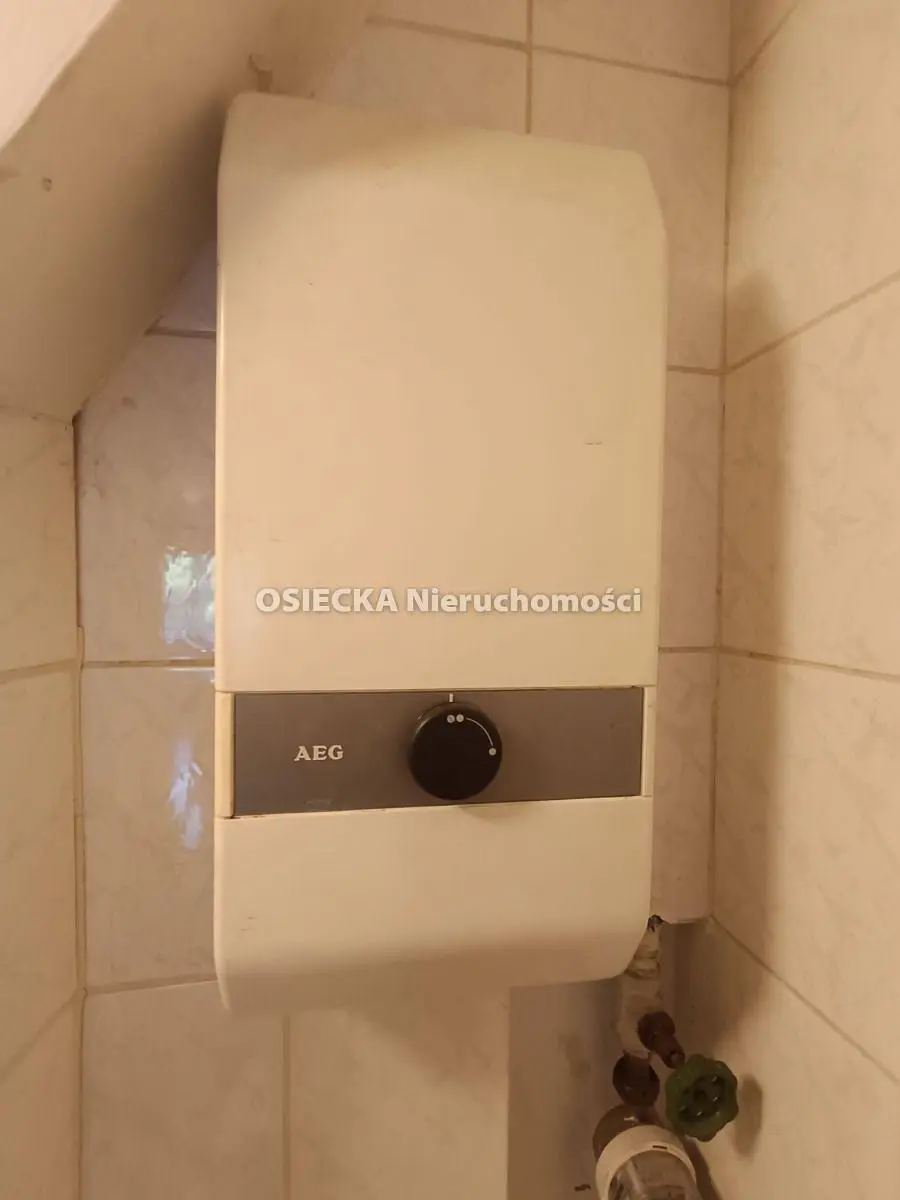 Badezimmer; warmwasserbereiter, fliesenboden