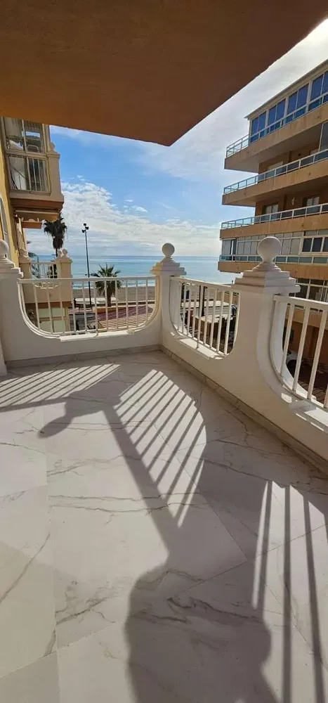 Balkon; fayans zemin, manzara