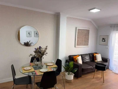 Oturma odası; doğal ışık, modern stil