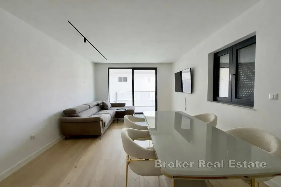 Dnevna soba; prirodno svjetlo, moderni stil, drveni pod