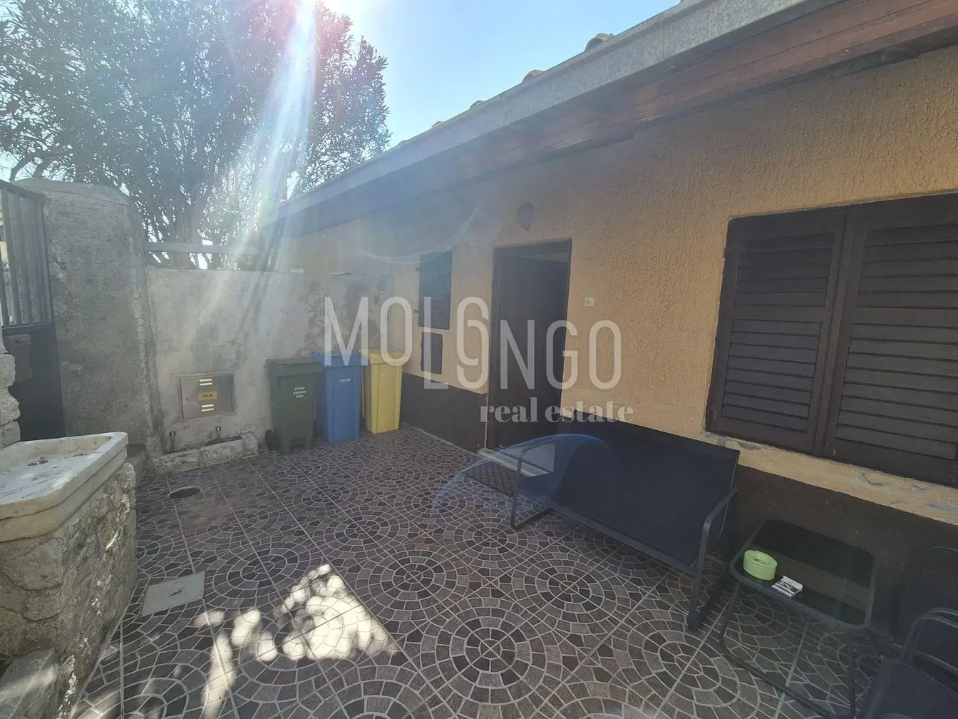 Terasa; pločice, prirodno svjetlo