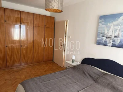 Schlafzimmer; holzboden, tageslicht