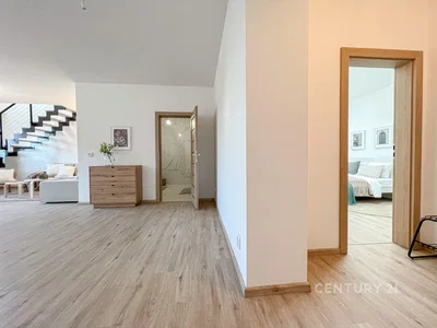 Wohnzimmer; holzboden, tageslicht, moderner stil