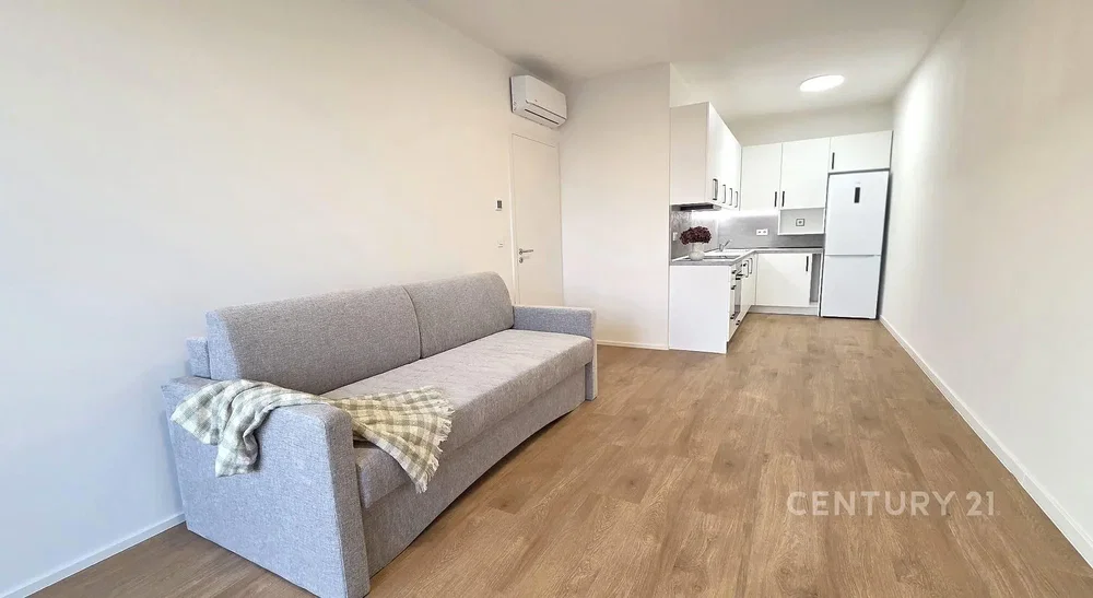 Woonkamer; moderne stijl, houten vloer, natuurlijk licht