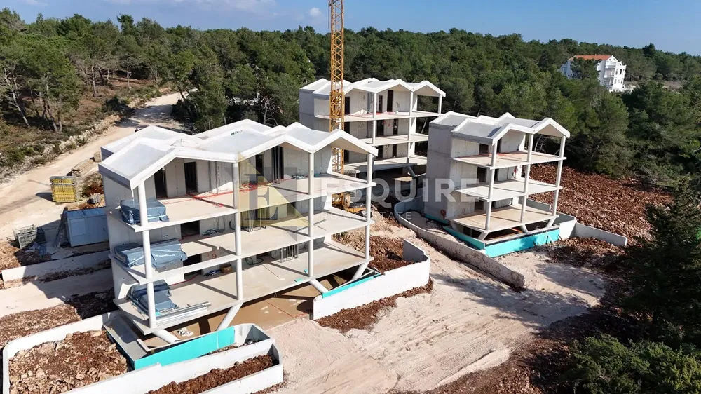 Кућа и околина