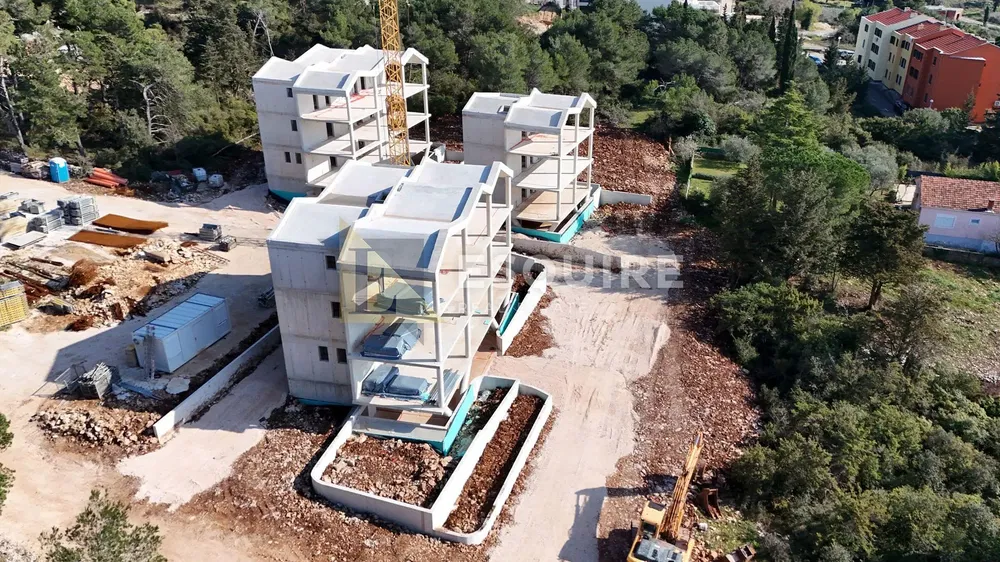 Кућа и околина