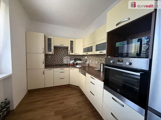 Küche; küchengeräte, tageslicht, moderner stil, renoviert