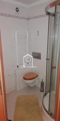 Toilette; fliesenboden